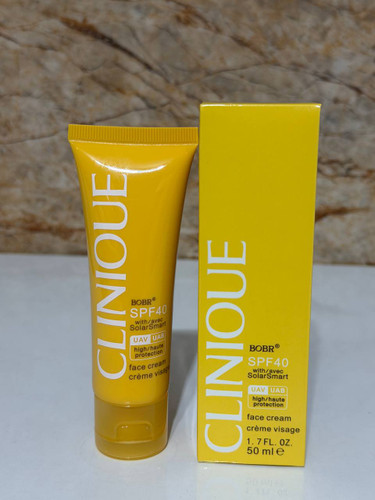 بافت کرمی و سبک محافظت کامل UVA.UVB